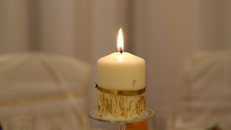 Зажечь свечу